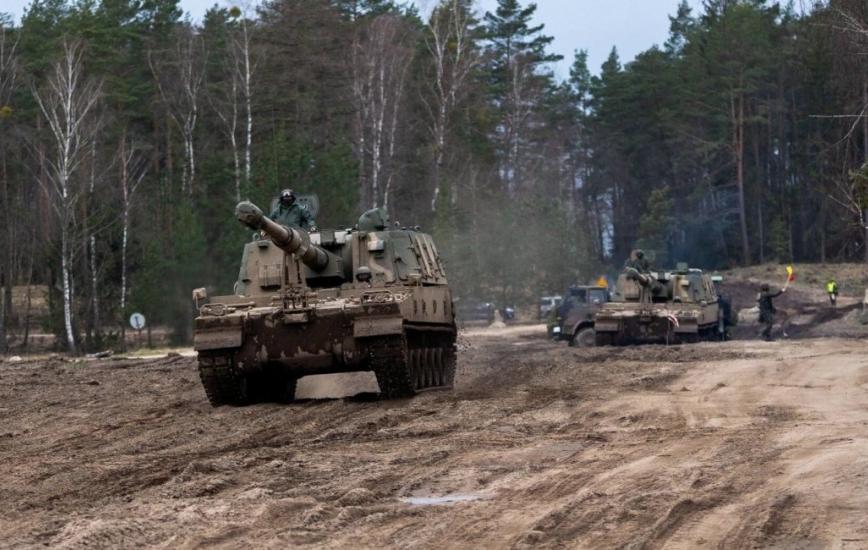 Polish Artillerymen Learn to Spread Out Howitzers and Fire Like Ukrainians