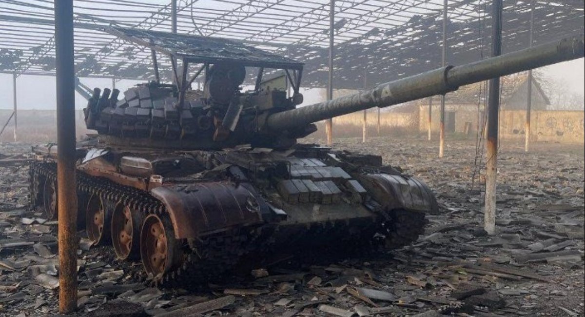 Captured russian T-62MV tank in the Kherson region, November 11, 2022 / Photo credit: Ukraine Weapons Tracker