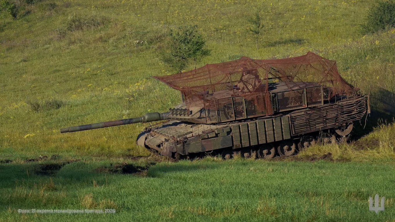 Leopard 2A6NL tank with anti-drone protection in Armed Forces service / Open source photo