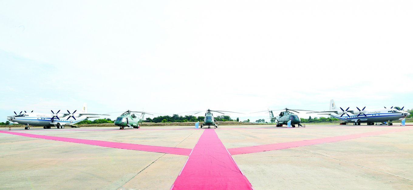 Three russian Mi-38T healicopters and two Chinese Y-8 transport aircraft / Photo credit: Three russian Mi-38T healicopters and two Chinese Y-8 transport aircraft Defense Express Myanmar Puts russian Mi-38T Helicopters into Service After a Five-Year Wait
