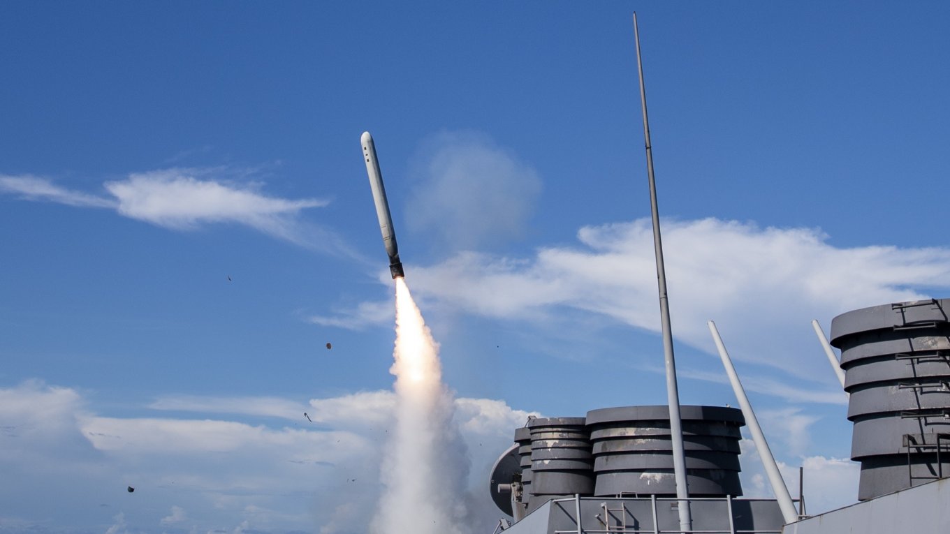 Tomahawk land attack cruise missile applies DSMAC guidance system to destroy its targets