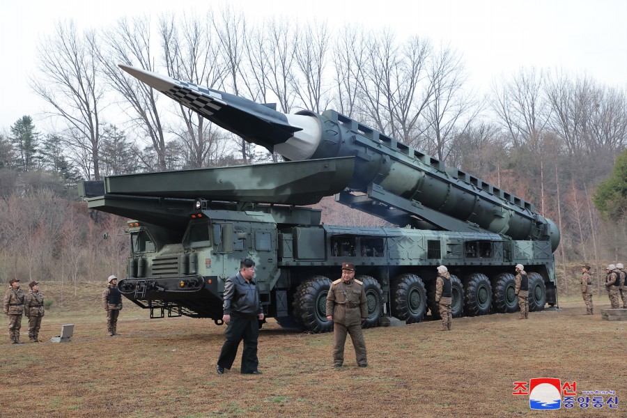 Tàu Hwasong-16B trước khi phóng vào tháng 4 năm 2024 / Ảnh nguồn mở