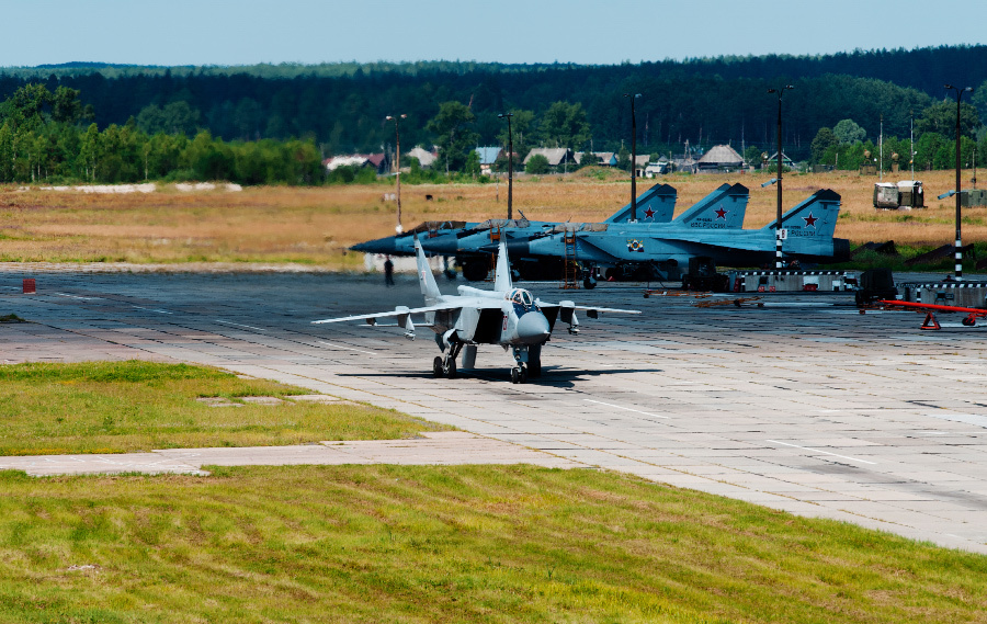 russian MiG-31 interceptors at Savasleyka airfield, early 2010s / Defense Express / How russia's Aviation Spetsnaz on MiG-31 Has Shrunk From 500 Down to 140 Aircraft