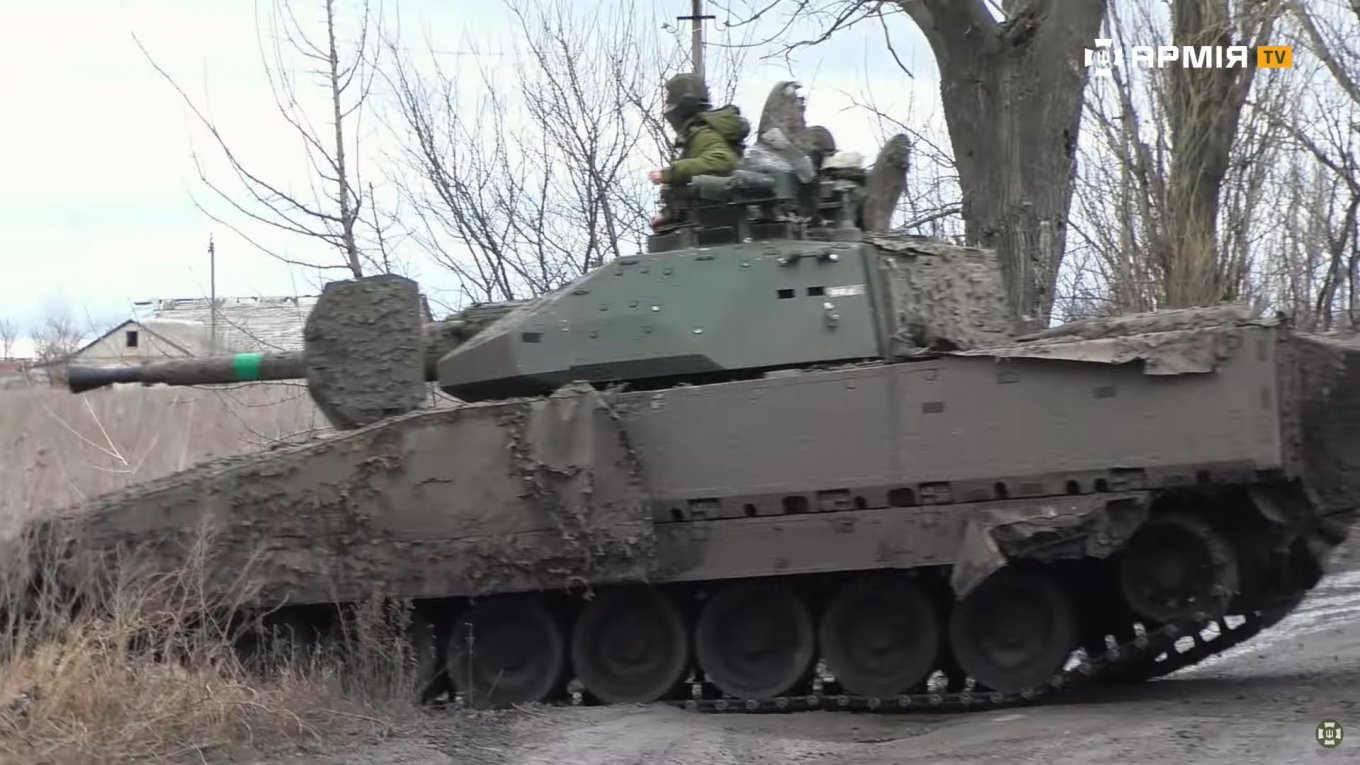 Ukrainian soldiers on a CV9040