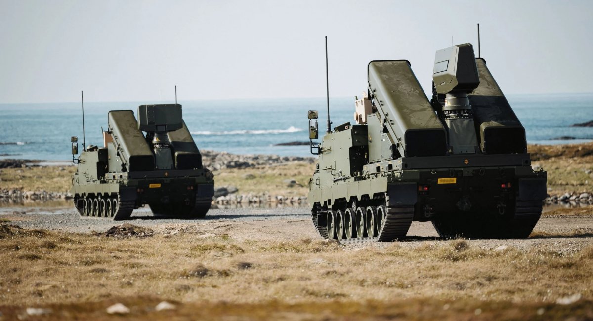 The NOMADS systems Defense Express Why the MWS120 Ragnarok Mortar on the ACSV G5 Was Spotted at the DSEI 2025 Exhibition with Norwegian, Dutch, and Ukrainian Flags