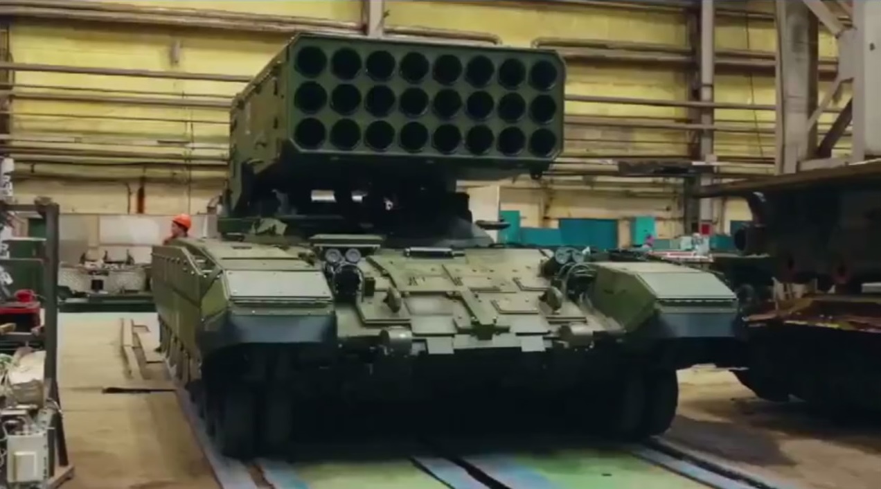 Production of TOS-1 Solntsepyok thermobaric MLR systems, May 2024 / Defense Express / Two Problems Faced By TOS-1, TOS-2 Systems on Ukrainian Battlefields