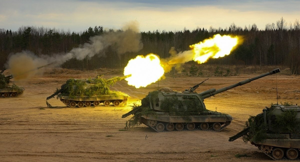 russian Msta-S howitzers are firing / Illustrative photo