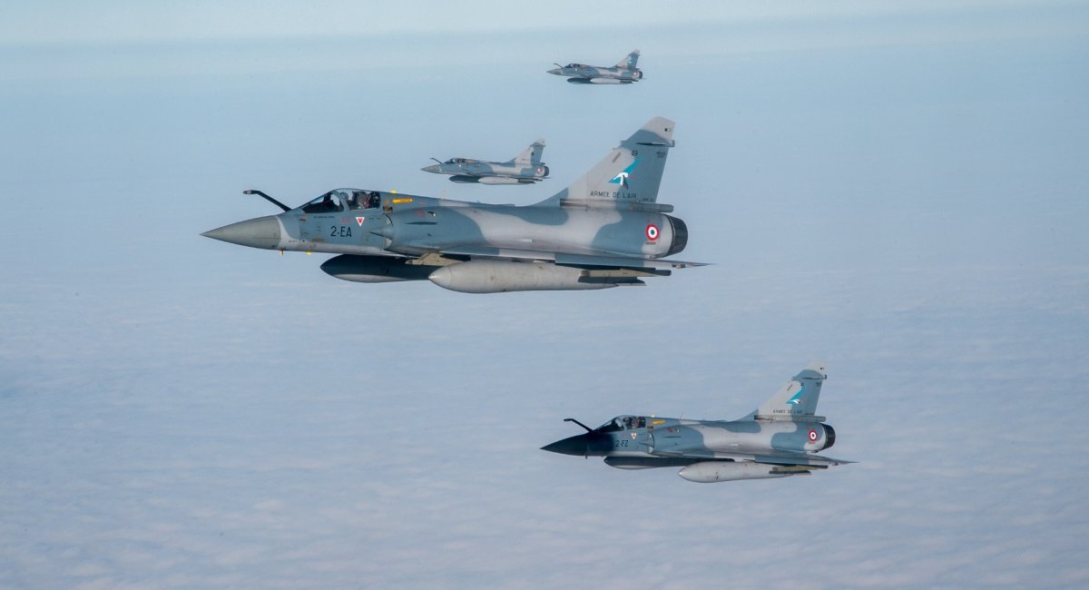 A flight of Mirage 2000 fighters / Defense Express / Unexpectedly Fast: Mirage 2000-5 May Arrive in Ukraine Within Months, French Ambassador Says