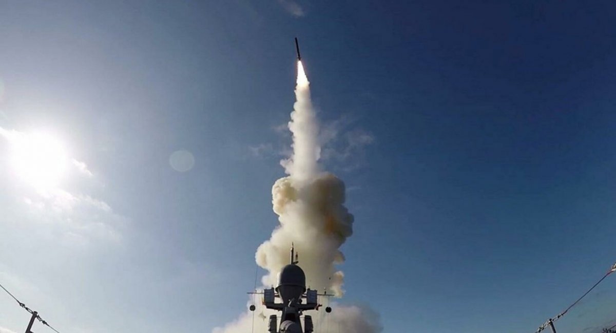 Launch of the russian Kalibr cruise missile, Defense Express