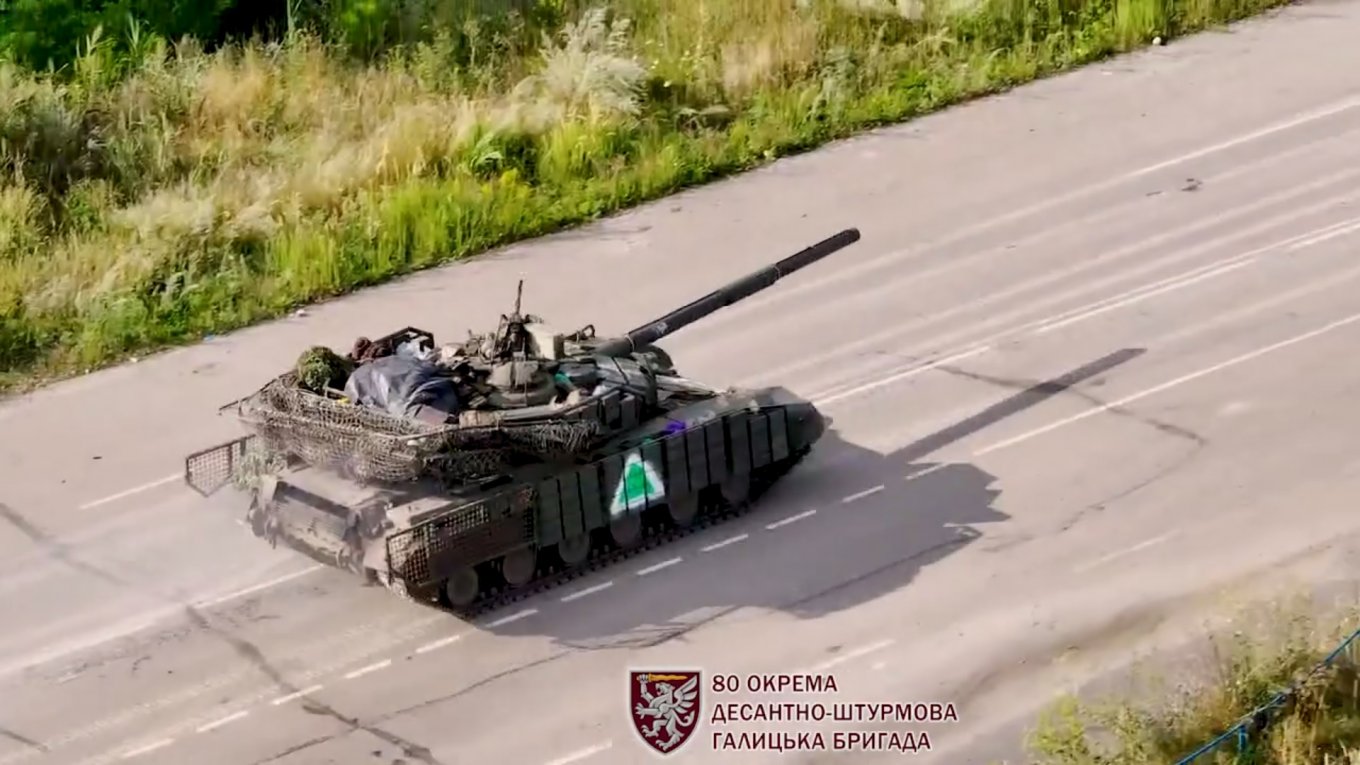 A Ukrainian tank in the suburbs of Sudzha, Kursk Region