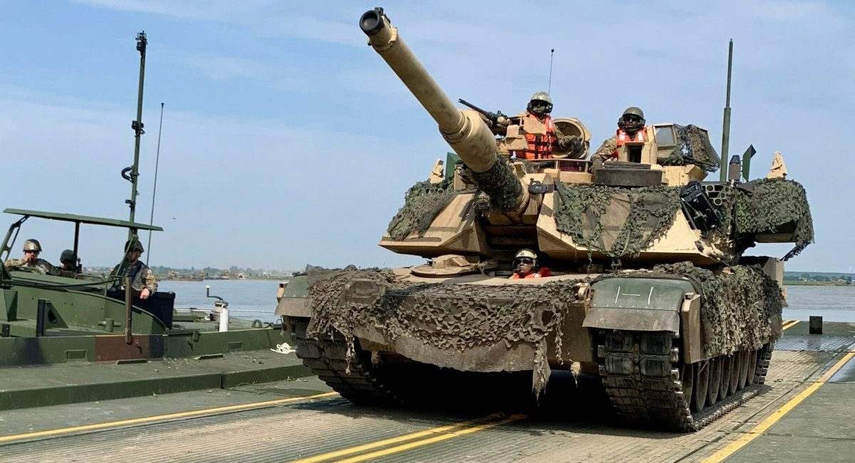 M1 Abrams of the U.S. Army during military exercises in Romania / Defense Express / South Korea is Ready to Repair Romanian Roads to Open Way for K2 Tank Supplies