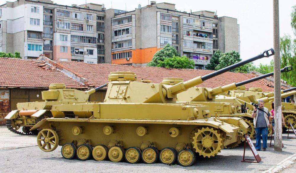 Comparing WWII Tanks in the 1980s, The USSR’s Motives and Insights on German Armorб Bulgarian tanks of German origin Pz IV as museum exhibits