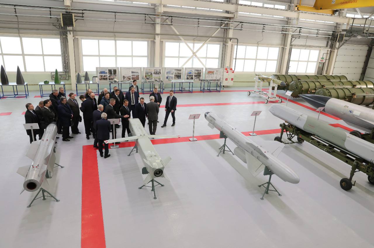 Exhibition of russian cruise missiles in one of the workshops of the Raduga plant, February 2023. In particular, we can see the Kh-35, Kh-69, Kh-59, Kh-101 and Kh-22 here, Defense Express