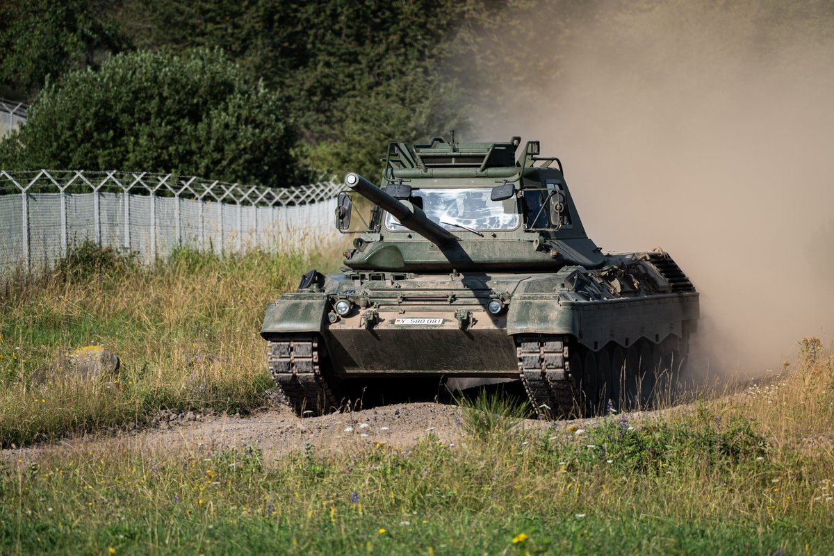 An episode training of Ukrainian crews on Leopard tank simulators / Defense Express / Canadian Instructor Fights as Tank Gunner in Ukraine