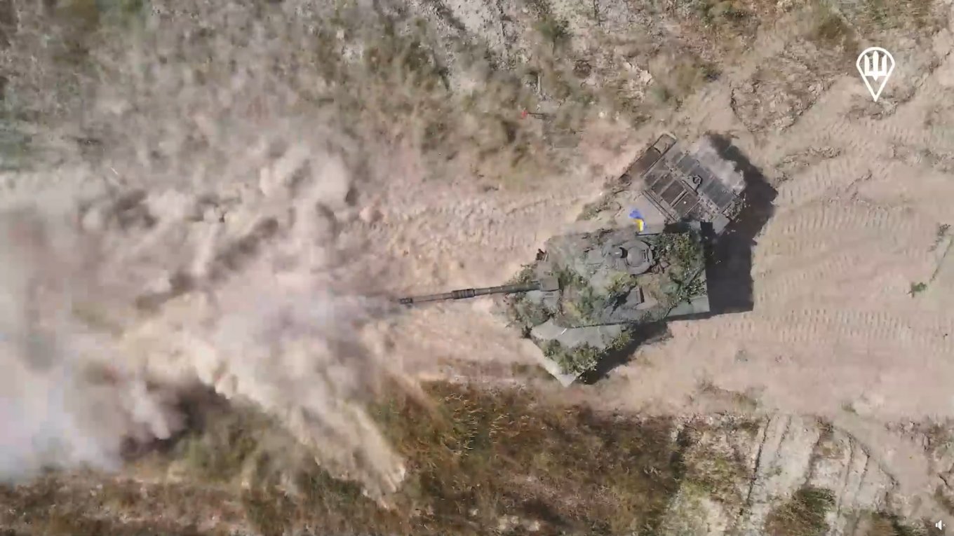 Ảnh minh họa: Xe tăng chiến đấu chủ lực Challenger 2 đang phục vụ trong Lực lượng tấn công đường không Ukraine
