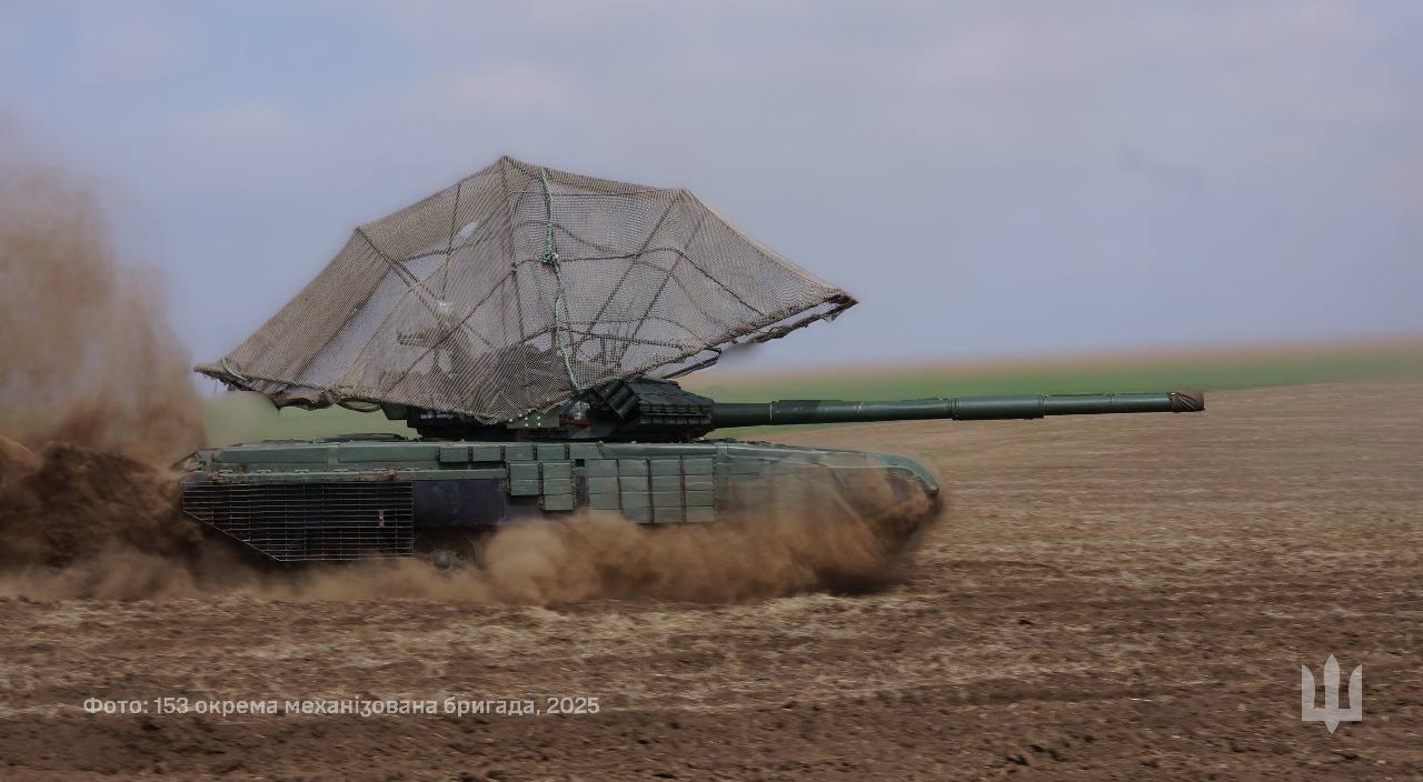The T-72EA tank with the hood Defense Express China Patents Armored Vehicle Anti-Drone "Hood" Inspired by Ukraine