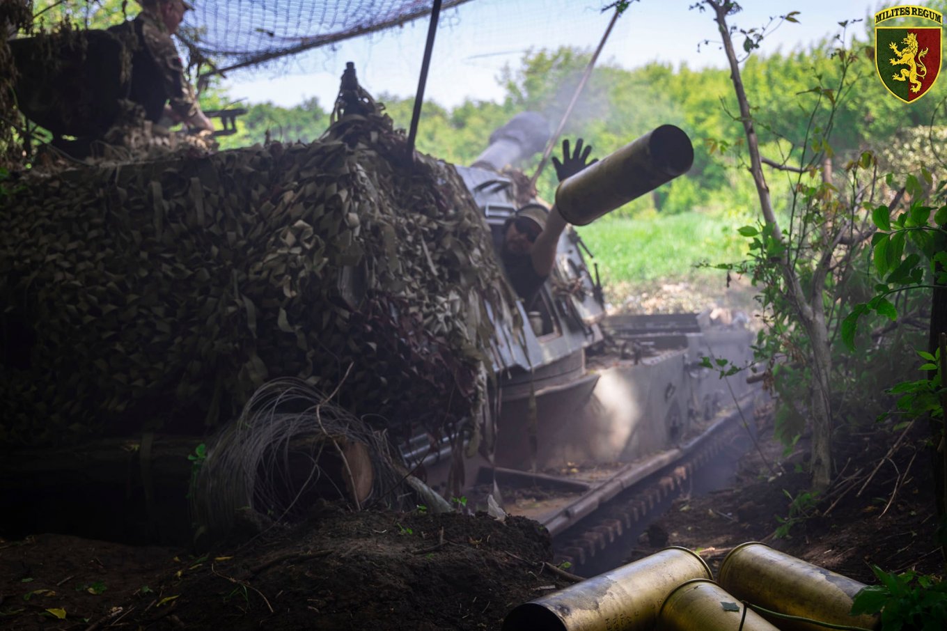 Artillerymen of the Armed Forces of Ukraine are firing, Defense Express