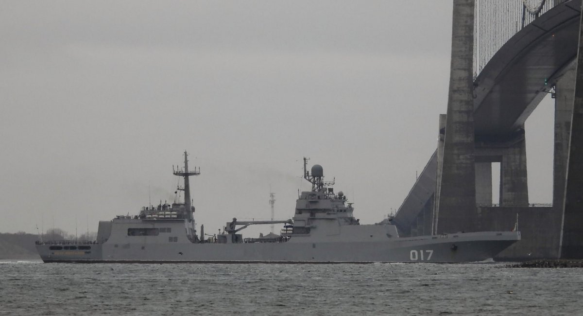 LSD of the Project 11711 of the russian navy leaves the Baltic Sea for Chorne leading a formation of landing craft, January 2022