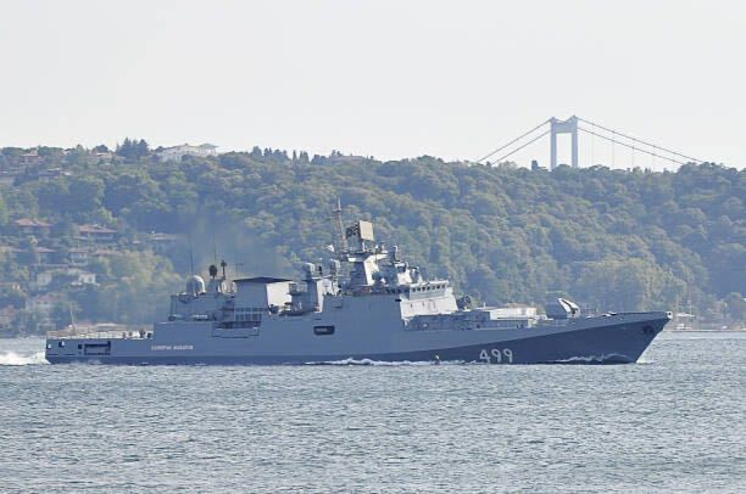 The Russian warship Admiral Makarov passes through Bosphorus in Istanbul, Turkey on Aug. 13, 2021, Defense Express