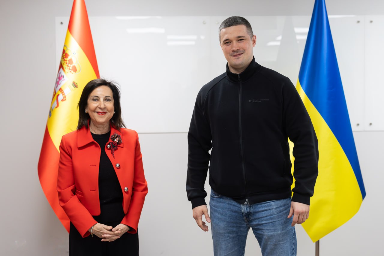 Defense Express Ukraine and Spain Agree on Patriot Air Defense, Artillery, VAMTAC Vehicles, and Drone Cooperation with €1B Aid Package