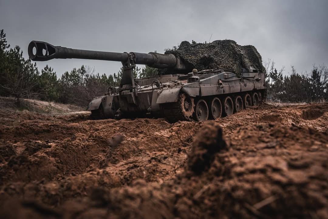 British AS90 155 mm self-propelled howitzer Defense Express Spain Supplied Ukraine with €200M in Shells and Mines Alongside Military Aid