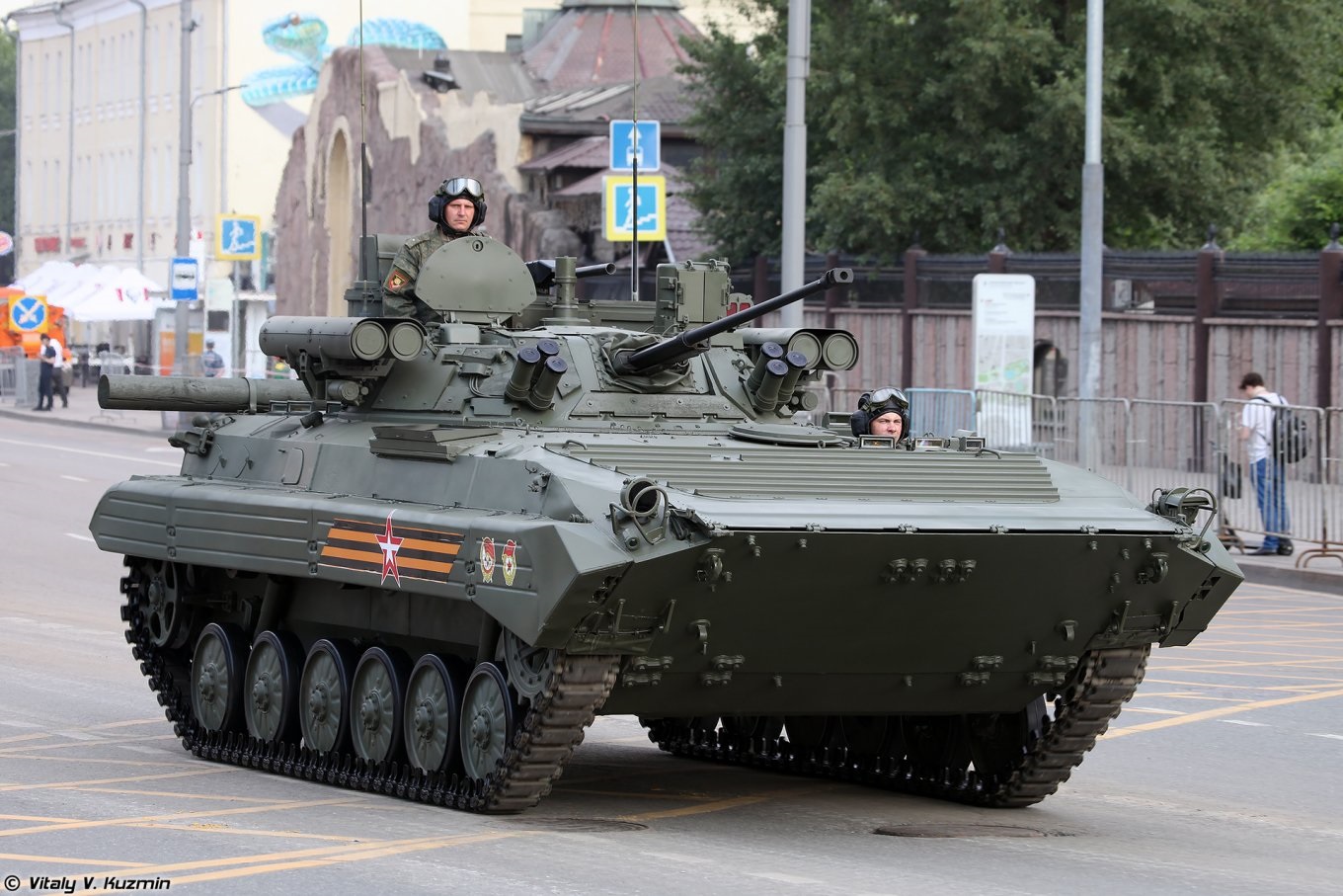 This is a russian BMP-2M infantry fighting vehicle equipped with a 