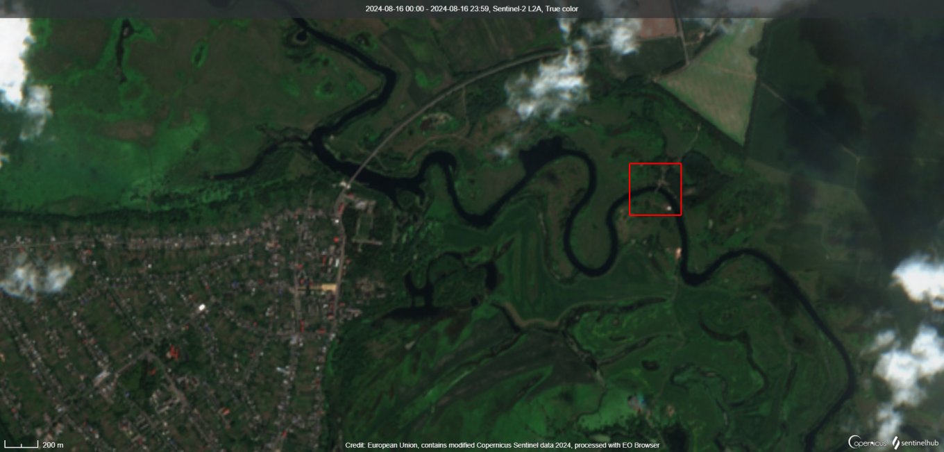 Satellite photo from August 16th indicates a pontoon bridge was constructed across Seym / Defense Express / All Three Bridges Across Seym Are Down: russian Forces Near Kursk Cut Off Logistics But Not Irrevocably