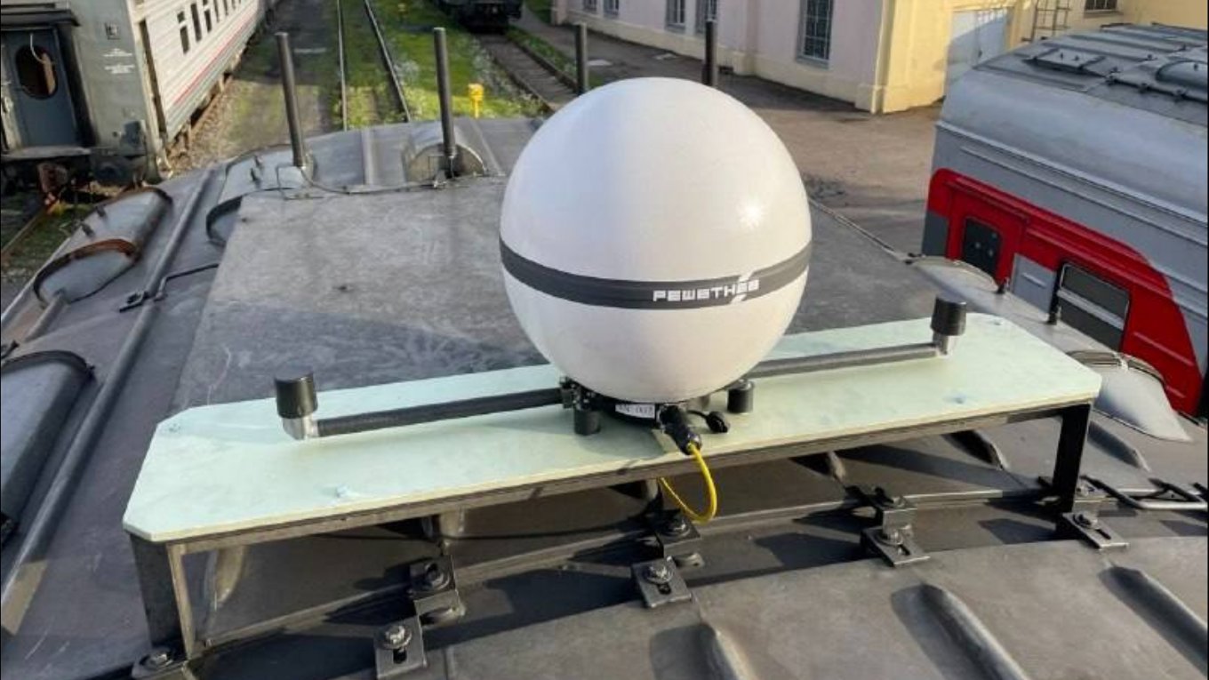 New RS-30M satellite communication antenna in a protective dome / Defense Express / Starlink Analog For russian Naval Drones: Instead of Breakthrough, Backflip Into the 1990s
