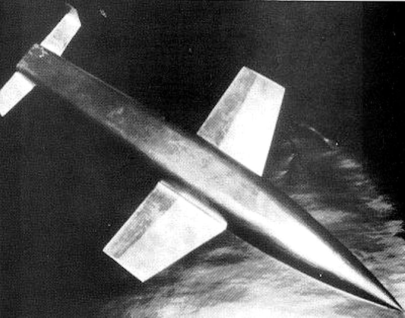 Silbervogel hypersonic bomber mock-up / Defense Express / How Soviets Discovered Nazi Silbervogel Hypersonic Missile Project and Tried to Make a Copy