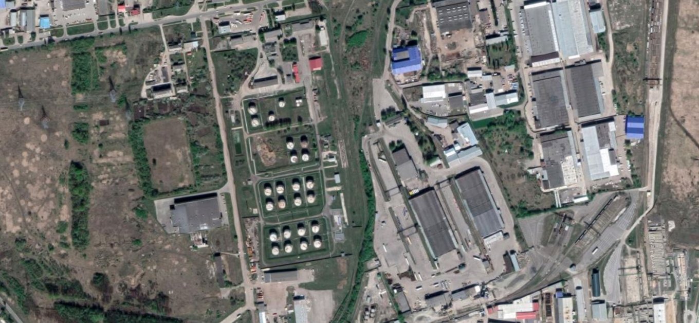 Oil Depot in russian Belgorod Under Air Attack of Allegedly Ukrainian Helicopters, Defense Express, war in Ukraine, russia-Ukraine war