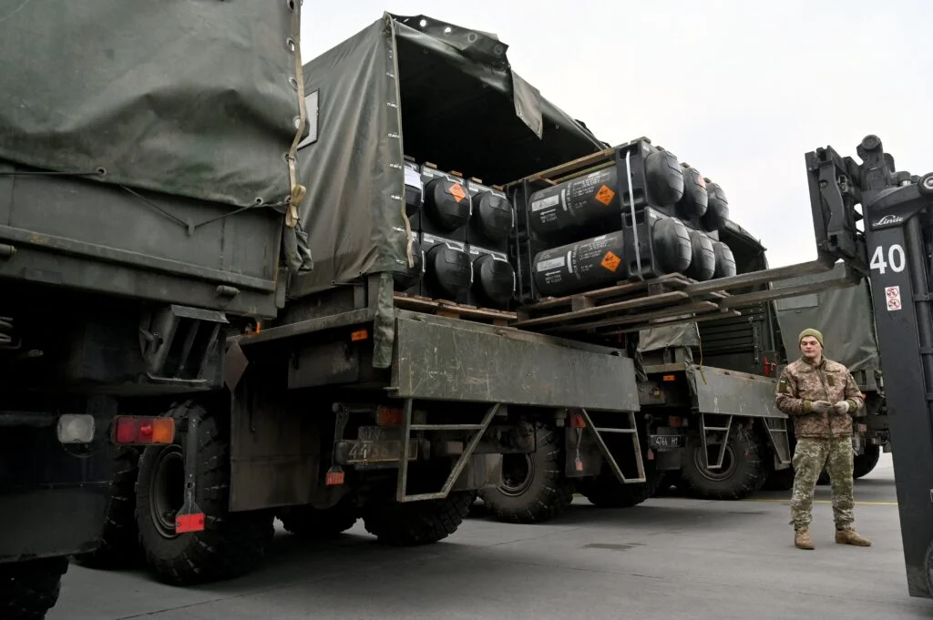 Ukrainian servicemen load a truck with the FGM-148 Javelin, American man-portable anti-tank missile, Kyiv, airport Boryspil, Photo by Sergei SUPINSKY / AFP