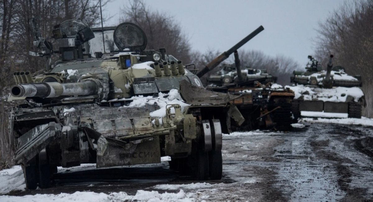 A destroyed Russian tank, Looming Battle of Donbas, Major Axis of Russian Advance, Defense Express