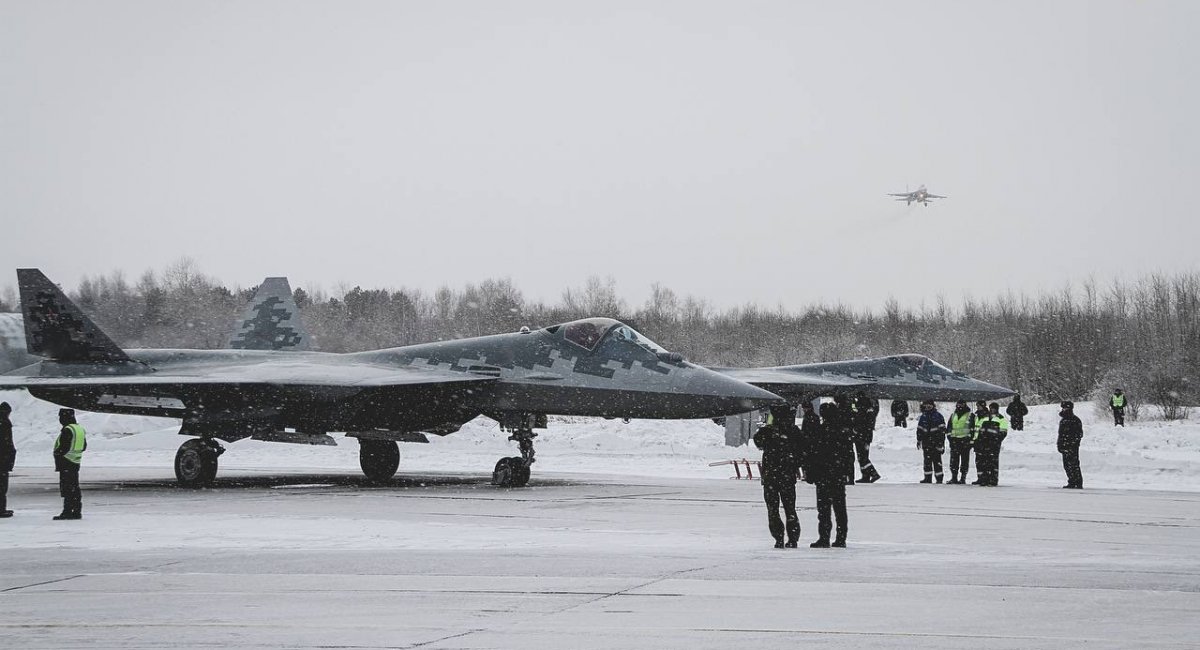 russians report on the transfer of new Su-57s to the russian air force, December 2022 / Defense Express / There's Only a Dozen russian Su-57 to Take Newest Kh-69 Missile