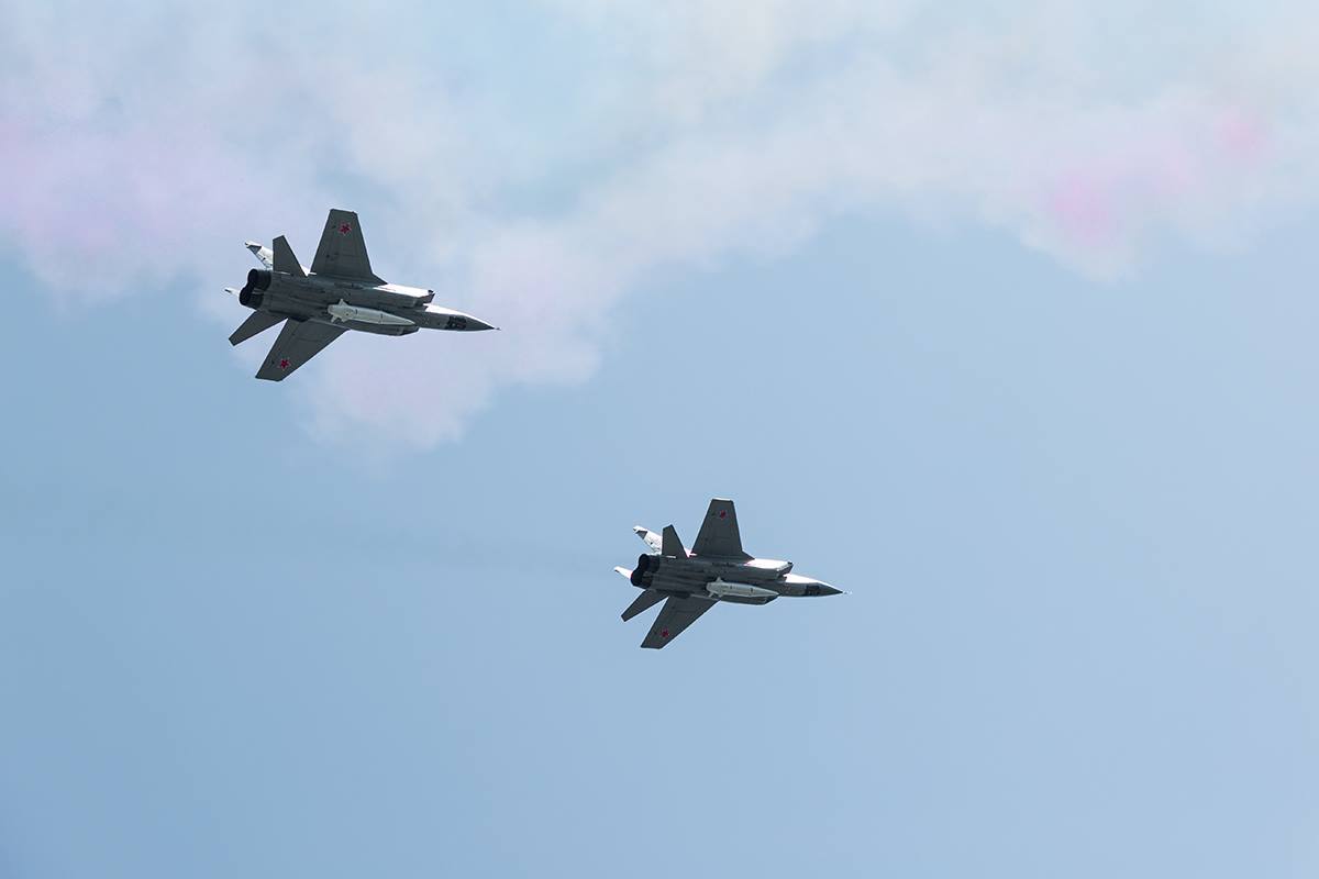 russian MiG-31Ks carrying Kh-47M2 Kinzhal hypersonic missiles