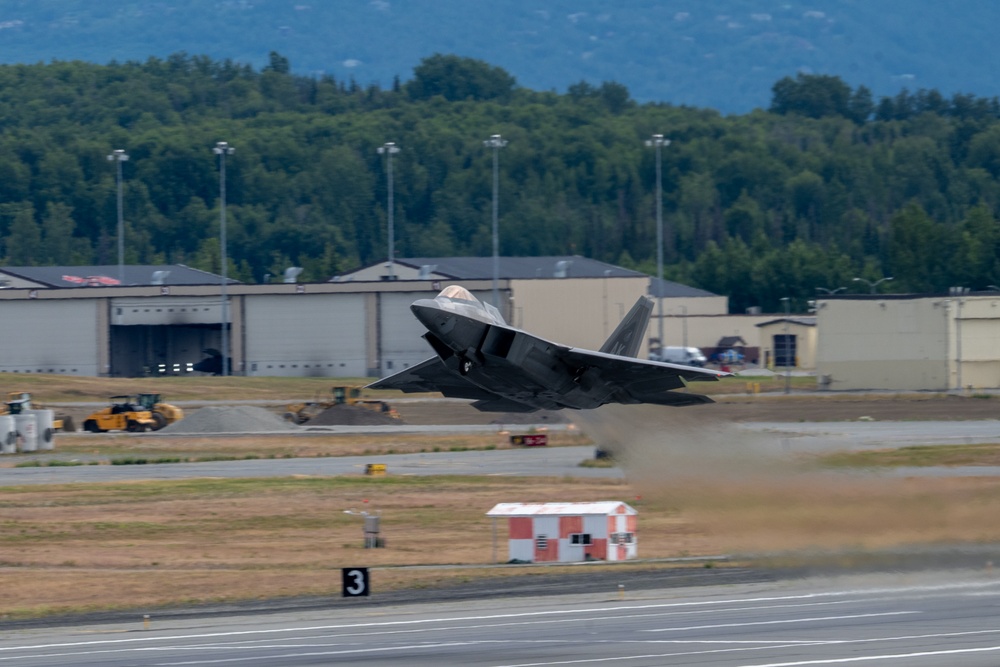 F-22A air superiority fighter, U.S. Considers Restarting F-22 Raptor Production