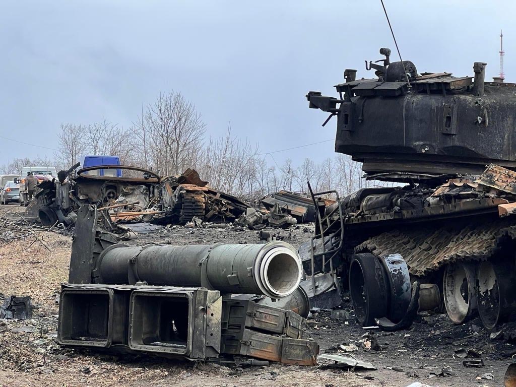 Two destroyed Russian T-80U tanks, Defense Express, Top Ten Ranking of Russian Armored Vehicle Types by Numbers Lost in Ukraine War