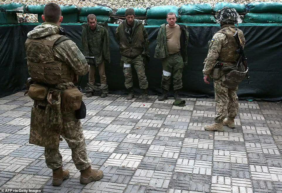 Defense Express/ Russian soldiers are lucky to stay alive and be captured by Ukrainian military