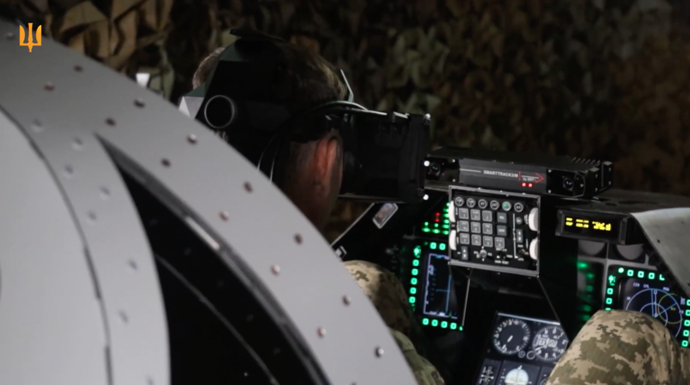 Trình mô phỏng máy bay chiến đấu F-16 Defense Express Ukraine trình diễn Trình mô phỏng F-16 đa chức năng đầu tiên (Video)