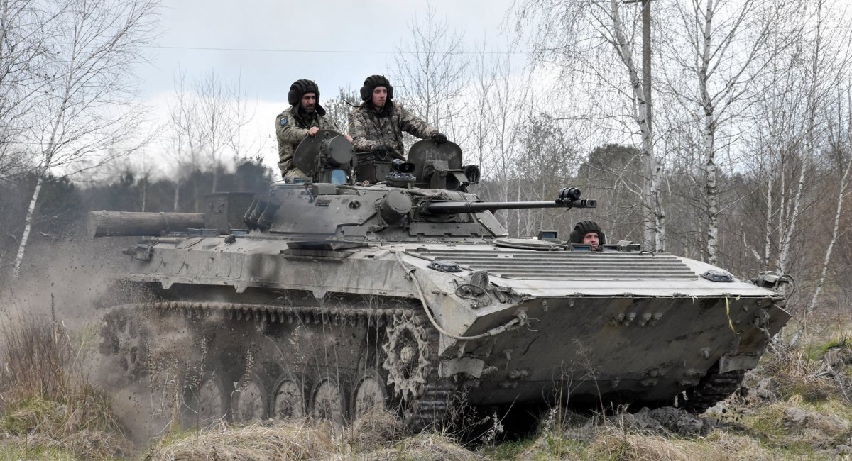 Ukrainian defenders on BMP-2 / photo Facebook of 30th Mechanized Brigade, Defense Express