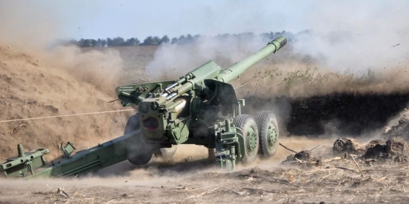 2A36 Giatsint-B 152mm field artillery gun on fire position, Defense Express