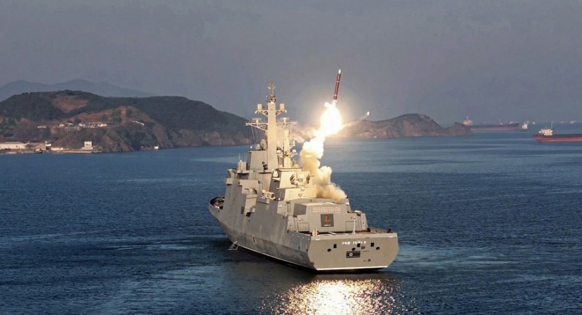 Illustrative photo: the Choe Hyon destroyer, the first and currently the only one in its class successfully finished / Defense Express / Desperate to Meet Kim Jong Un's Deadline, North Korean Shipbuilders Struggle With Destroyer Repairs