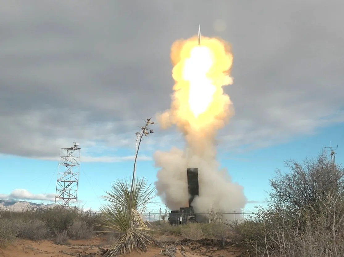 The SM-6 missile launch from the Typhon system Defense Express The U.S. Boosts SM-6 Output to Defend Its Fleet Against russian Kinzhal and Zircon Missiles