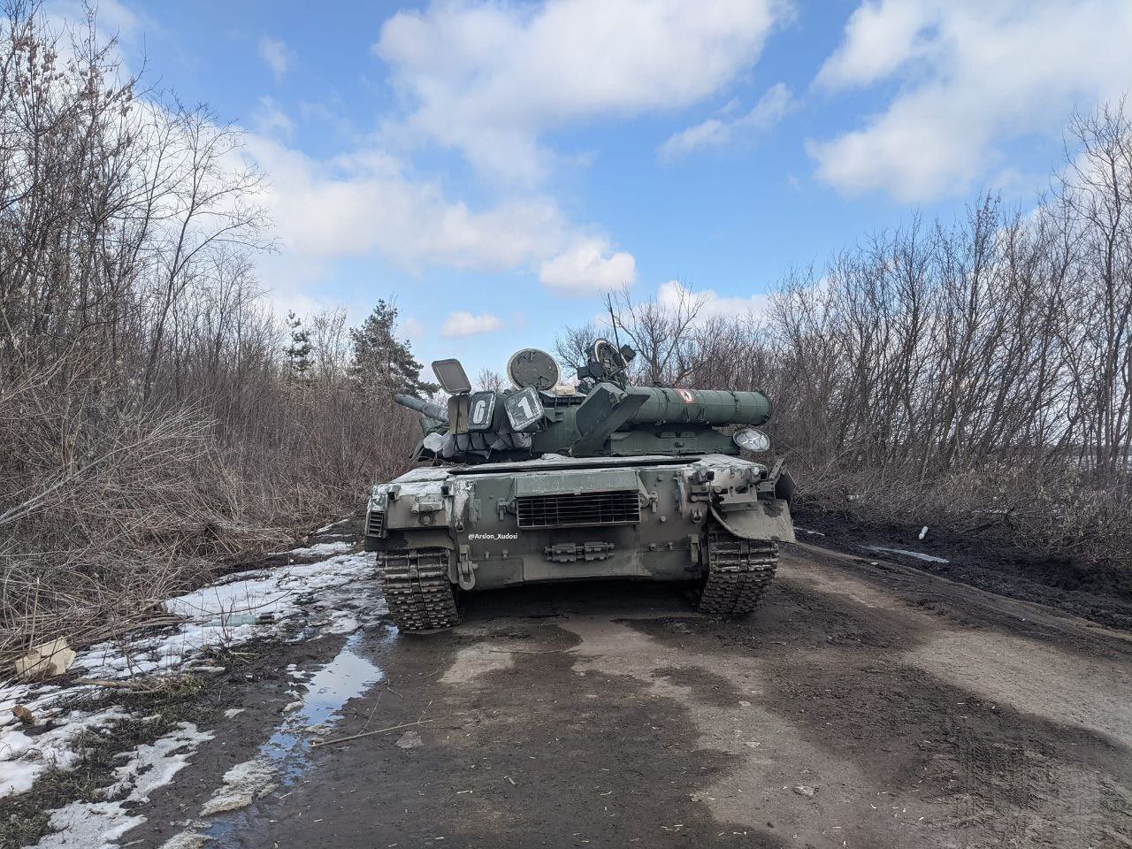 Abandoned Russian T-80U tank in Sumy Oblast, Defense Express