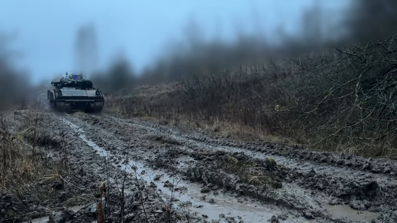 russians Showcase Their Courier UGV Transporting a D-30 Howitzer — But There's a Problem with This Approach, Defense Express