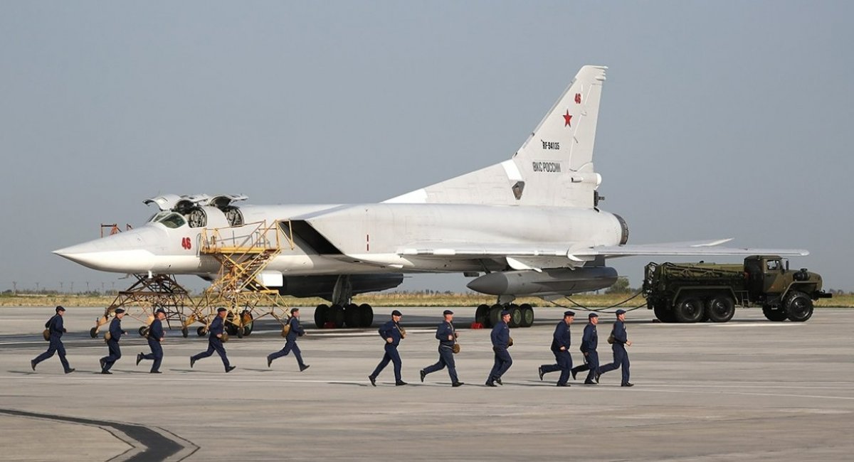 Illustrative photo: a Tu-22M3 bomber is being prepared for departure