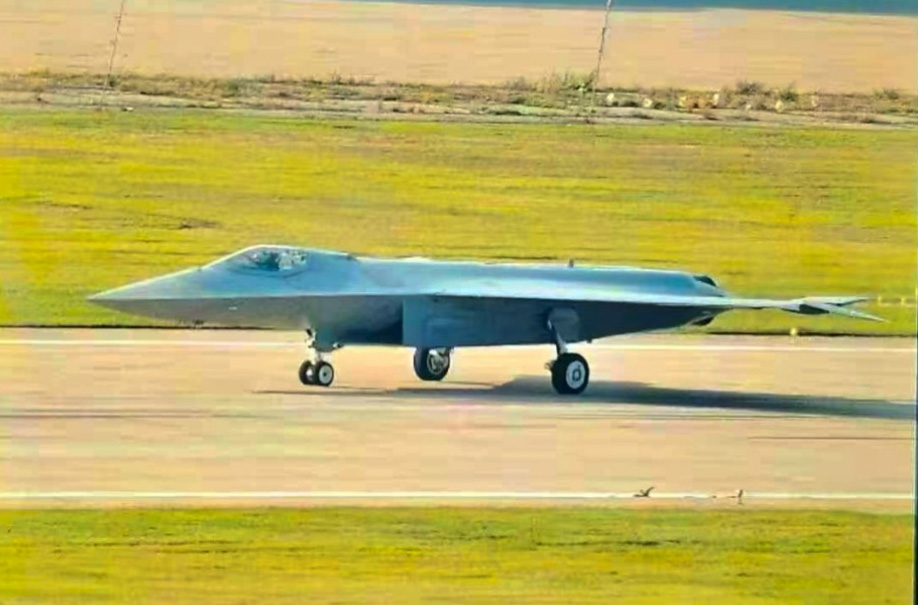The First Clear Photo of Chinese 6th-gen J-50 Fighter Jet Released - What to Look Out For