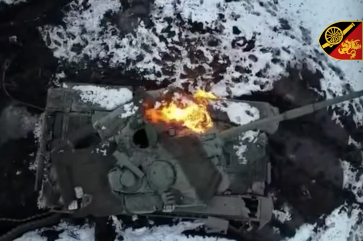 Russian T-90M Proryv main battle tank on fire Defense Express. Defense Express’ Weekly Review: Ukrainian Drones Destroy russian Equipment on the Move, russia Plans to Use Non-Existent T-80UM2 Tank and Germany Can Send the Fuchs Carriers to Ukraine