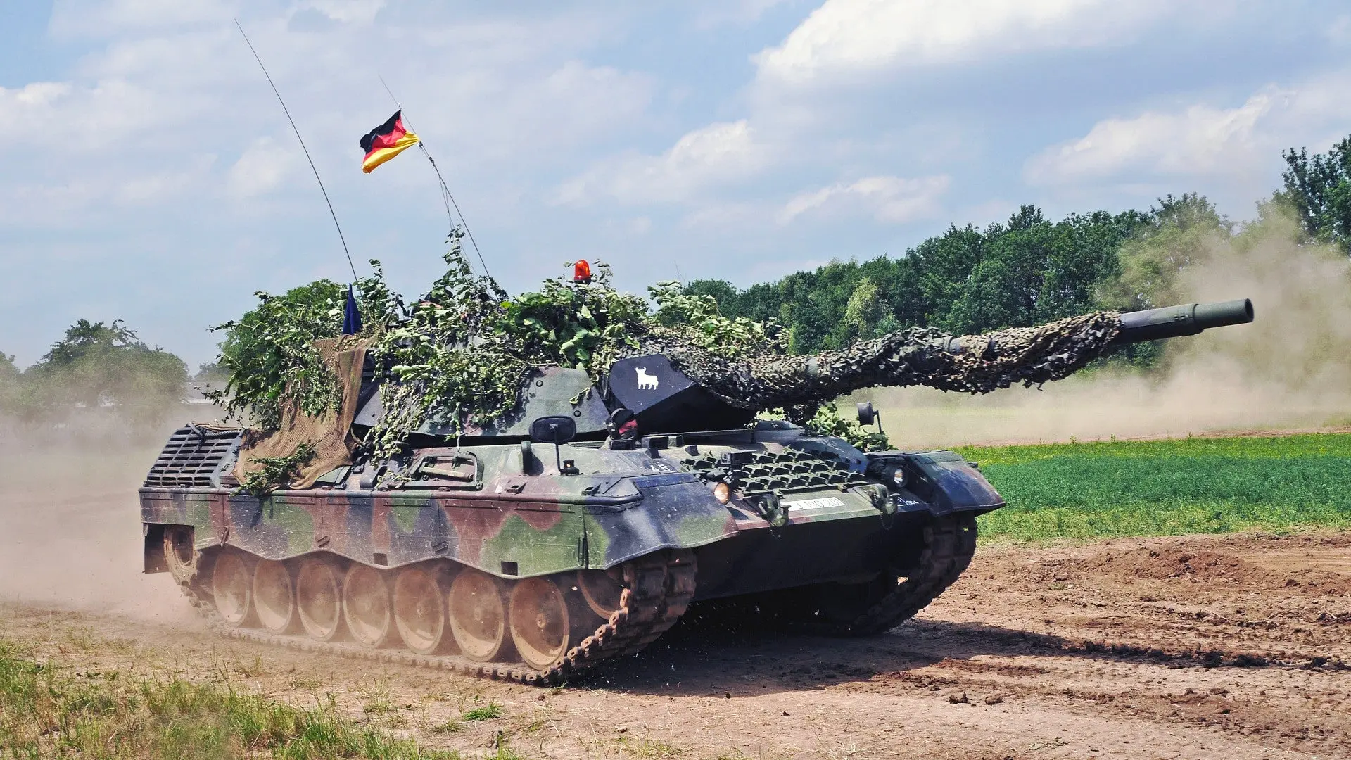 German Industry Ready to Sell 100 PzH 2000 SPGs to Ukraine At Once – Ukraine’s Ambassador in Germany, Defense Express, war in Ukraine, Russian-Ukrainian war