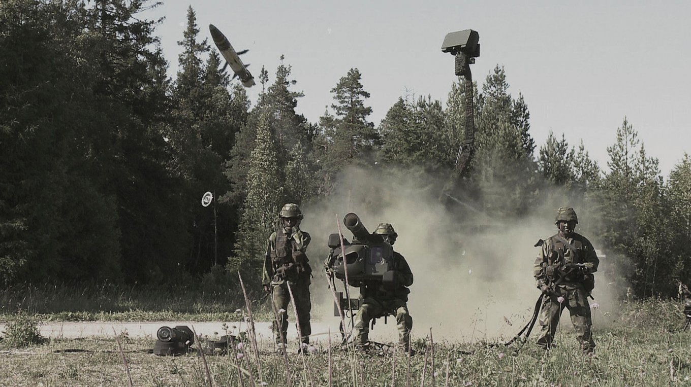 The combat team launches a missile from the RBS 70 MANPADS, in the background you can see the Giraffe radar, Defense Express