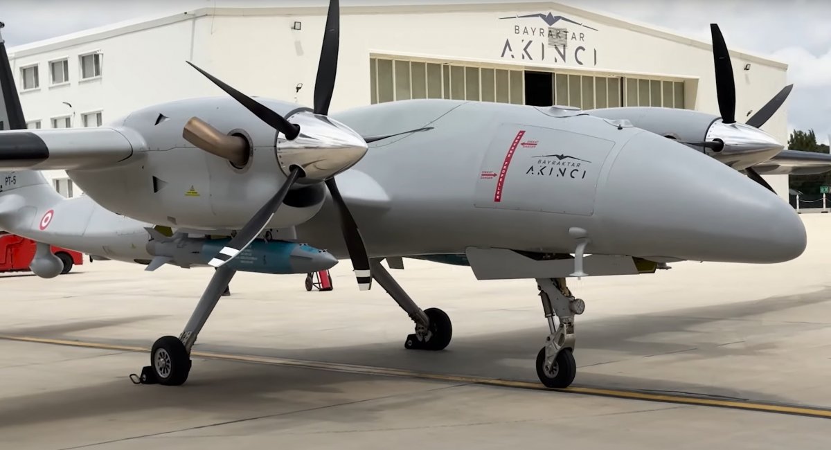 Akinci UCAV with weapons / Defense Express / Japan Weighs Bayraktar UCAV Purchase After its Success in Ukraine
